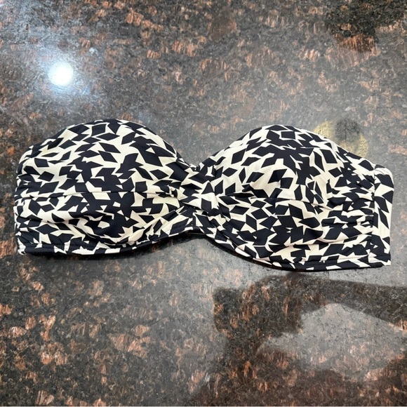 Kenneth Cole Other - Kenneth Cole geometric swim top - black and white